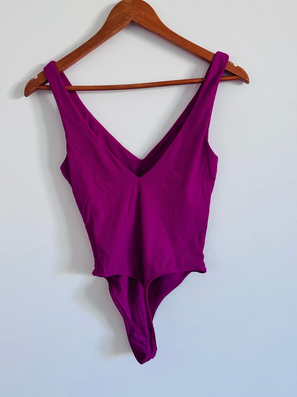 House of Harlow 1960 Ribbed V‑Neck Bandeau Bodysuit - Magenta/Purple